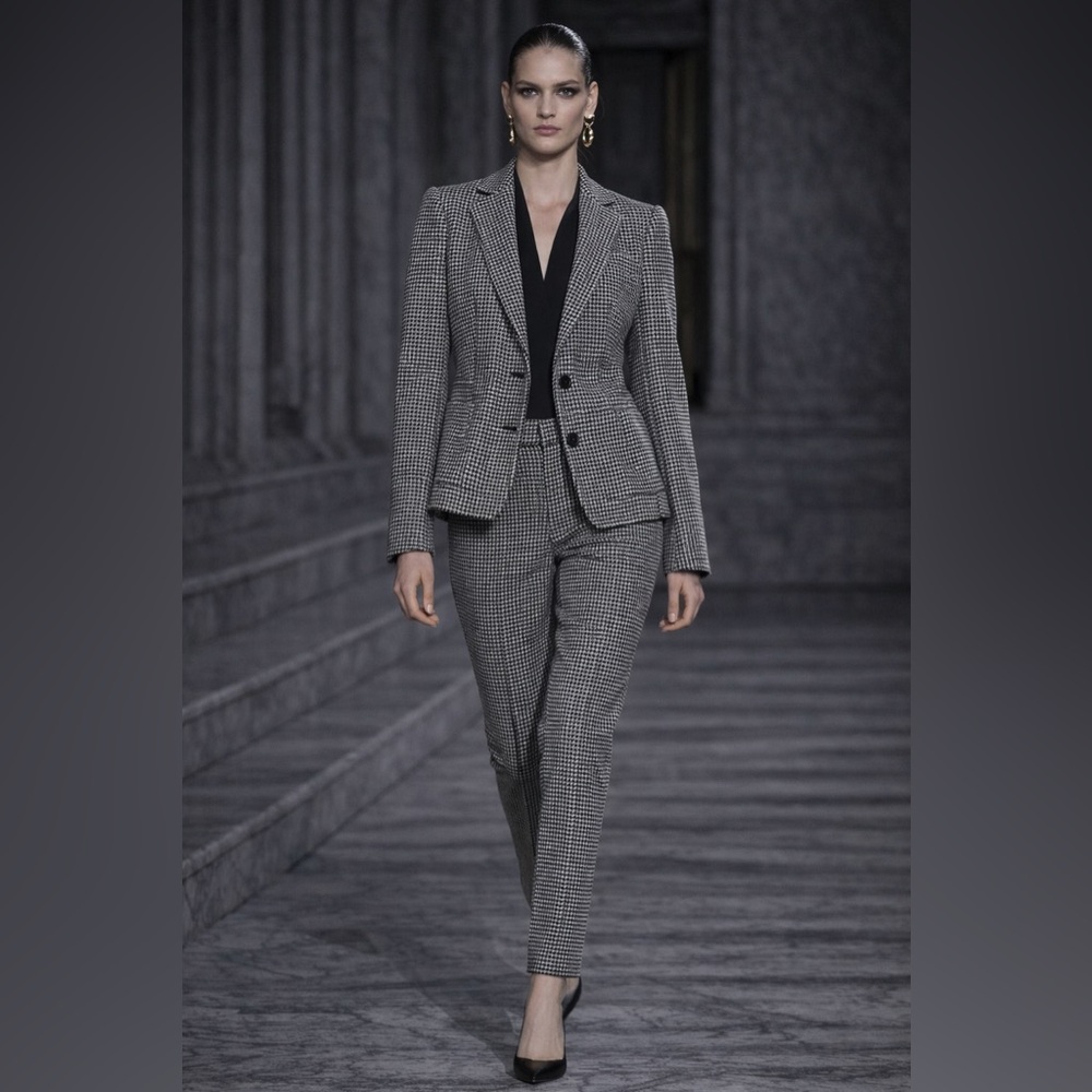 Weekend Max Mara Plaid Print Blazer – Grey – Excellent Preloved Condition